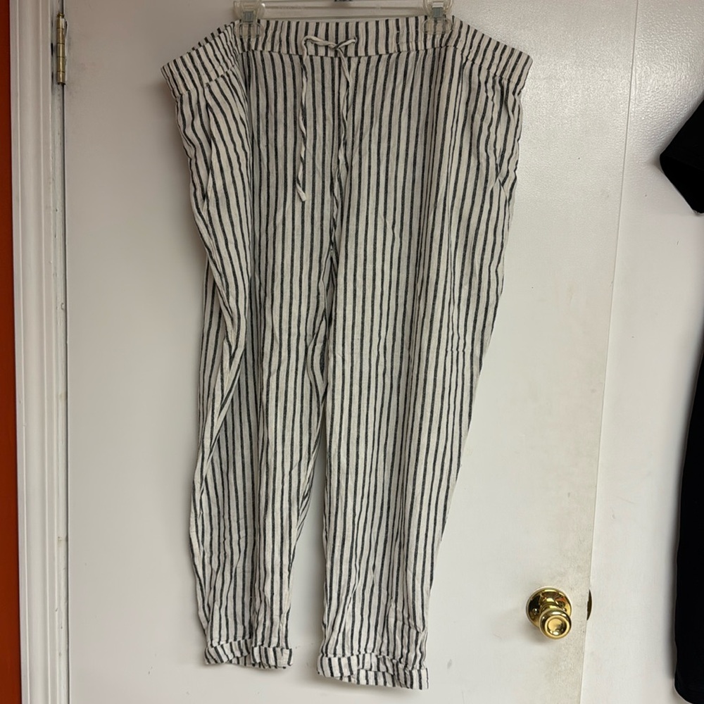 Old Navy Black and White Striped Wide Leg Pants